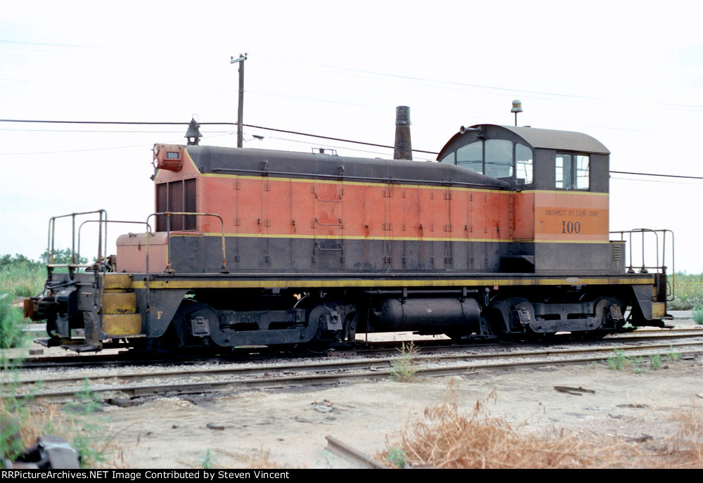 Ex Roscoe Snyder & Pacific SW1 #100 here lettered for "Southwest Ry Equip Corp".